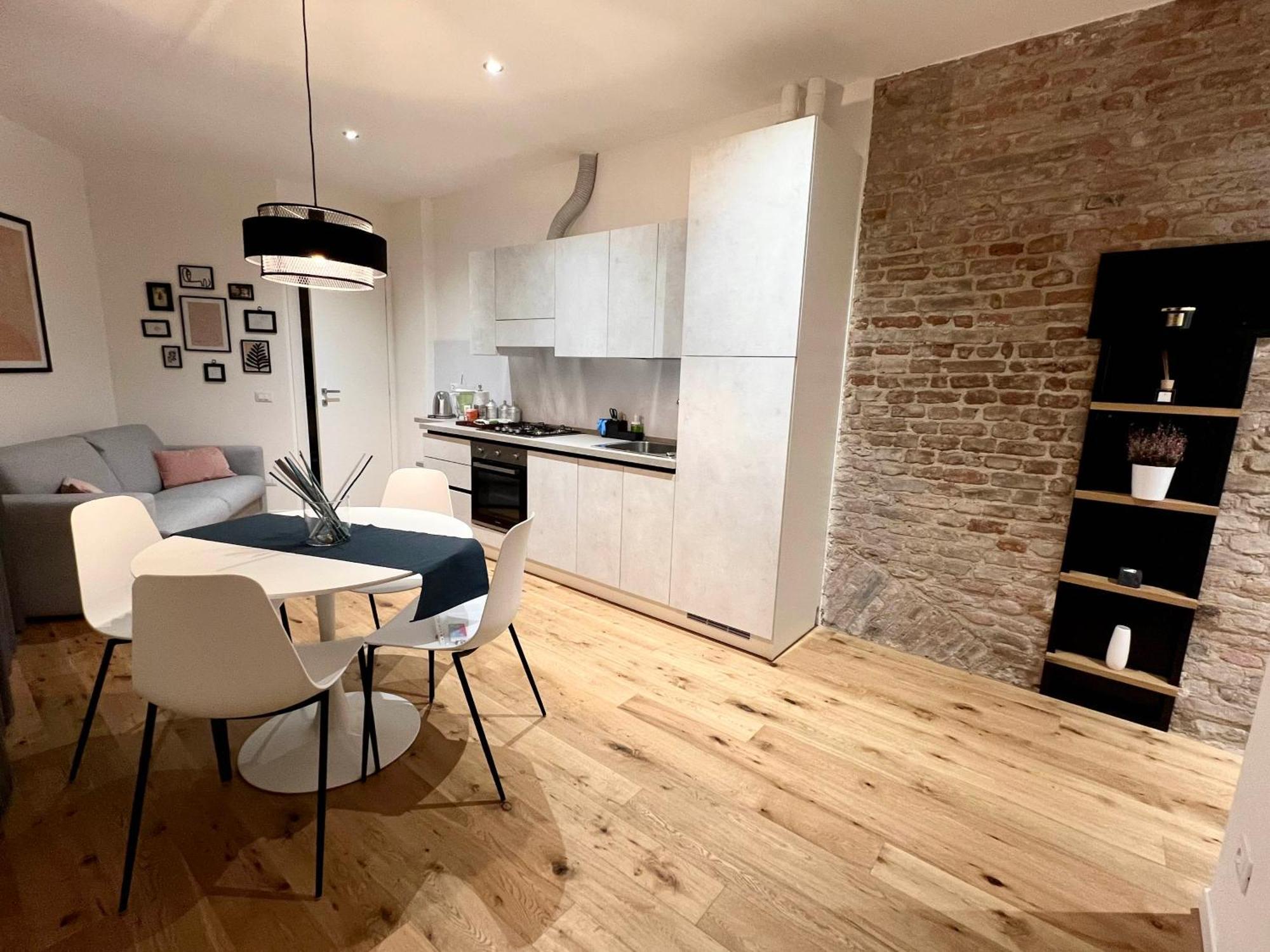 Un Nido A Mantova Historic Apt Near The Center! Exterior photo